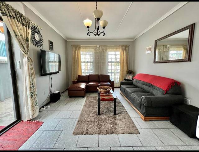 3 BEDROOM HOUSE FOR SALE IN SILVERSANDS
